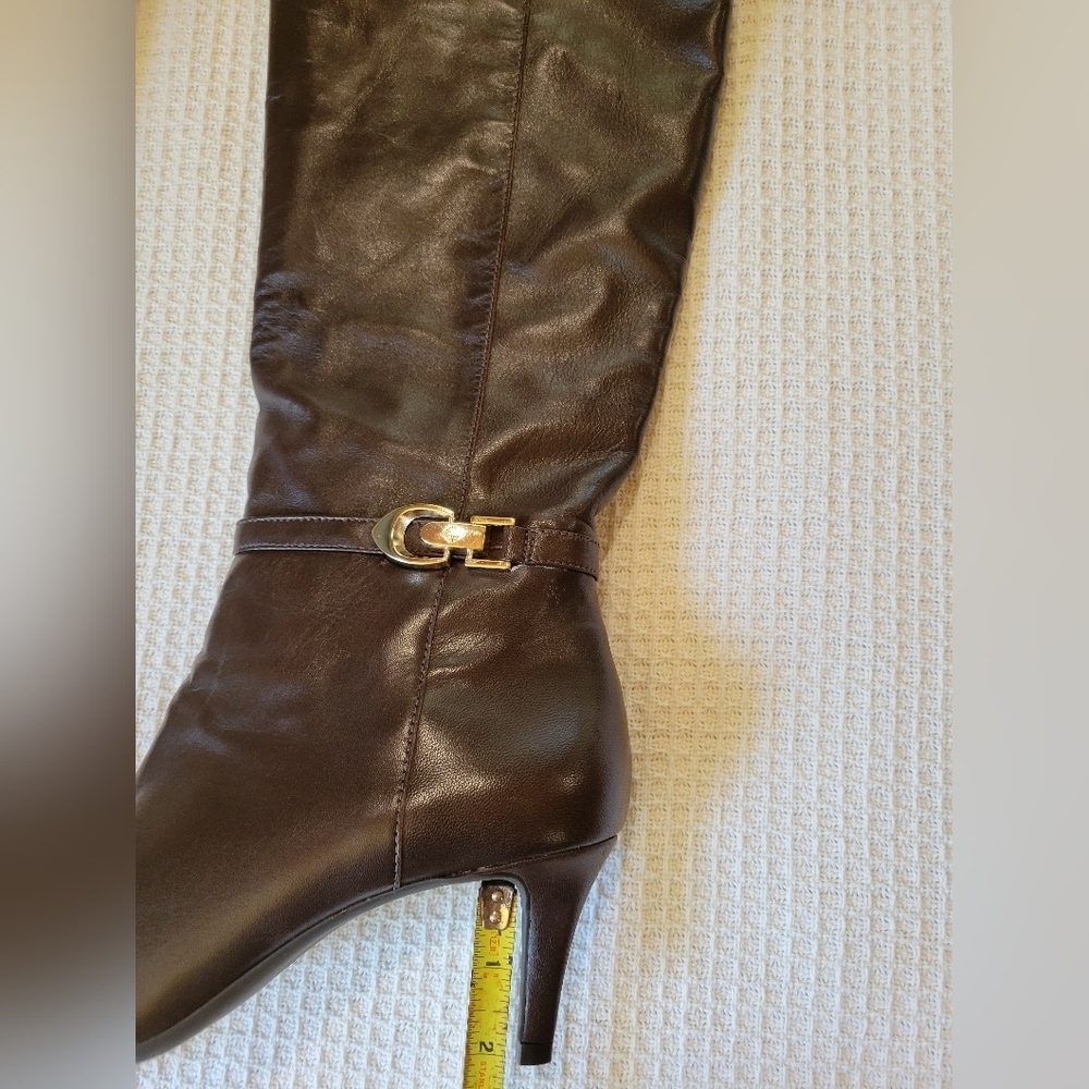 Elegant Brown Leather Knee-High Boots - Picture 4 of 12